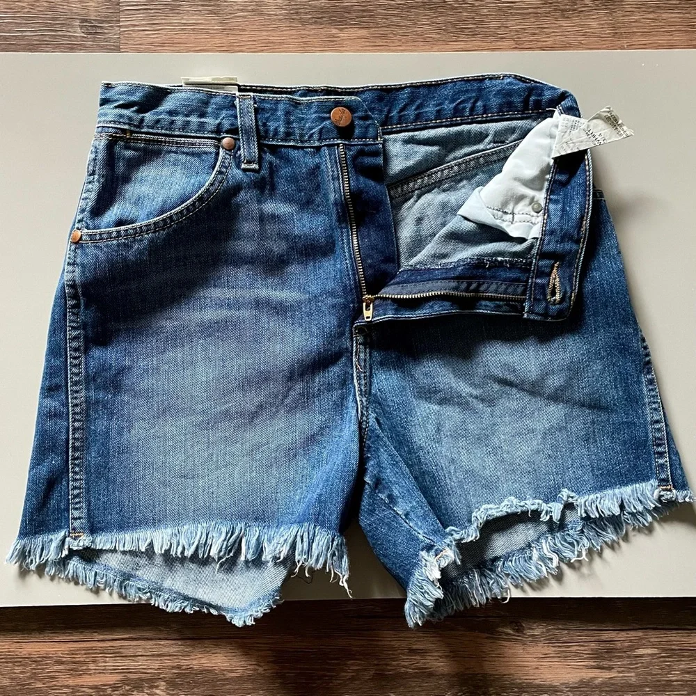 NWT Wrangler Cowboy Cut Slim Fit Cut Off Blue Jean Denim Shorts Sz 3/4 Rodeo